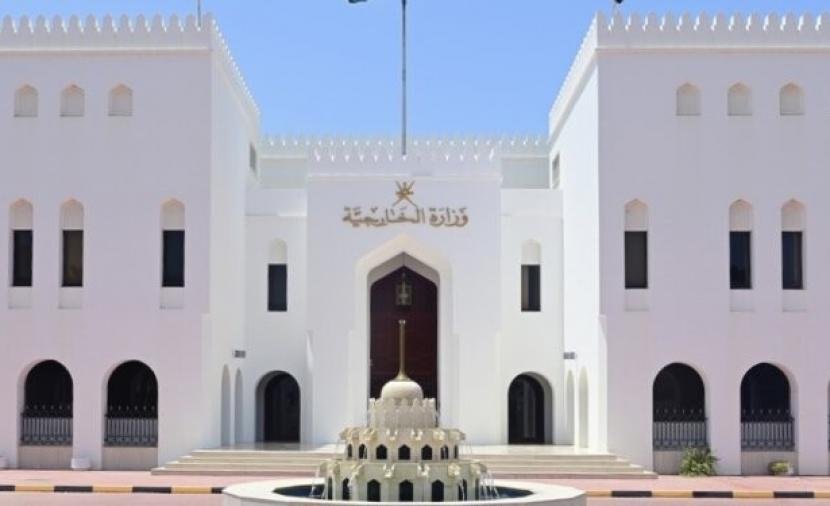 عُمان تعزّي السعودية في ضحايا تحطم طائرة عمودية