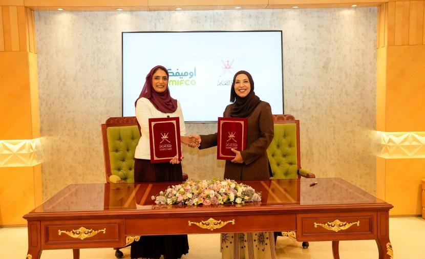 "التعليم" توقّع 3 اتفاقيات مع "أوميفكو" لدعم المنح الدراسية والإبداع والابتكارات الطلابية